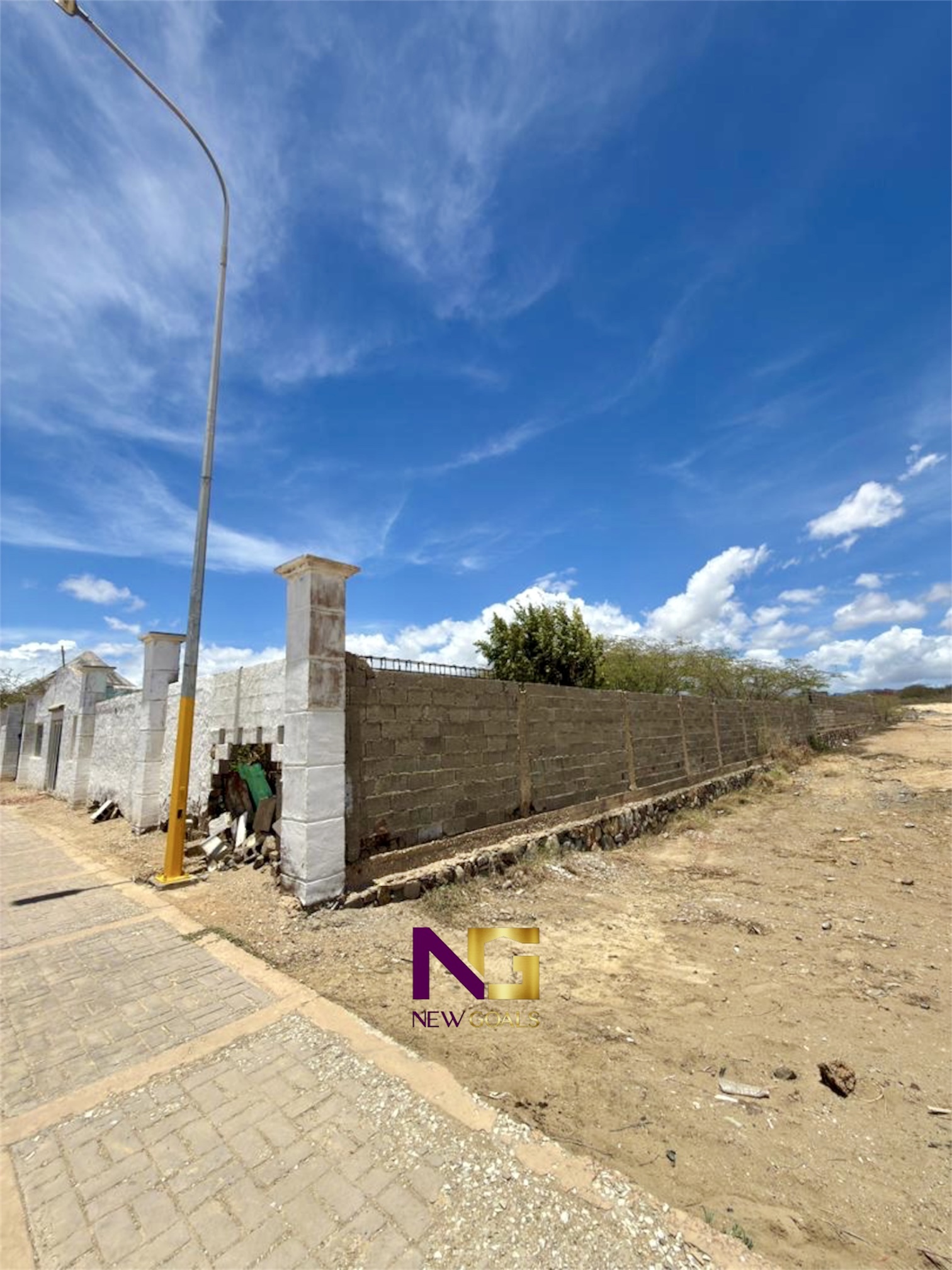 Land-for-sale-on-the-main-avenue-of-El-Yaque-T-001-2