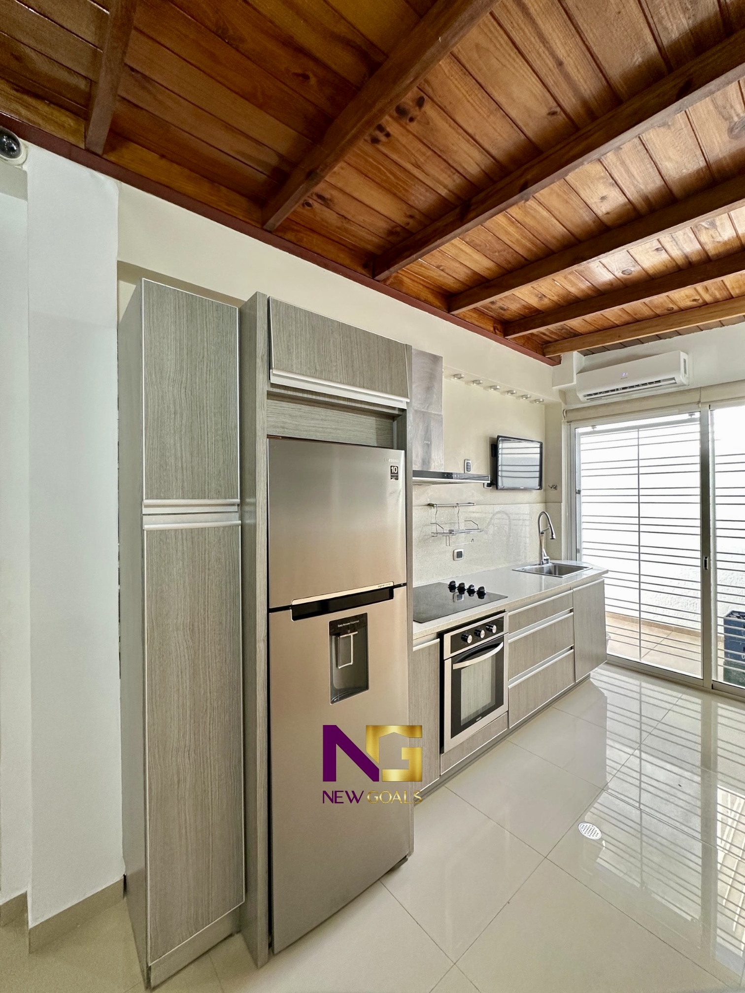 Property-for-sale-in-Royal-Crown-Porlamar-TH-012-12