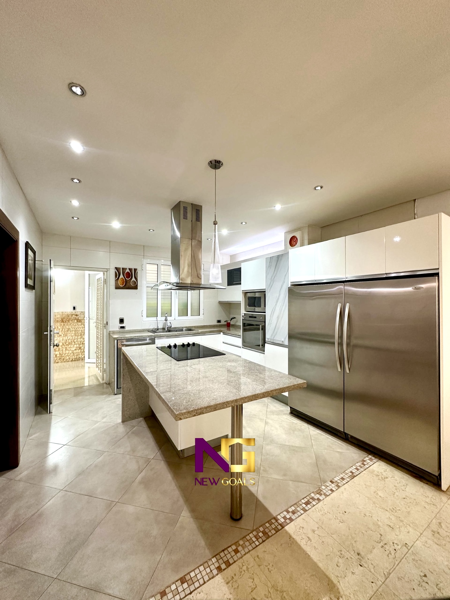 Property-for-sale-in-Royal-Crown-Porlamar-TH-012-6