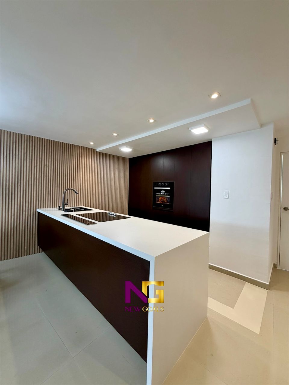Remodeleted-apartment-at-Ocean-Blue-A-009-6
